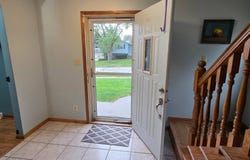 8787 Primrose Ln, Clive, IA 50325