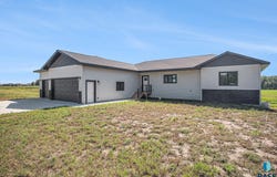 823 Harter Dr, Madison, SD 57042