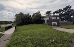 942 SE 37th ST, Topeka, KS 66605