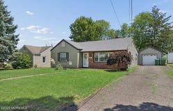 42 Walnut Street, Edison, NJ 08817