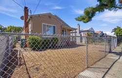 1100 101St Ave, Oakland, CA 94603