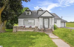 4988 County Road 633, Grawn, MI 49637-9784
