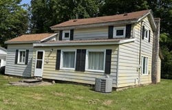 601 Wayne, Howe, IN 46746