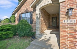 1991 N Parkway Place, Strafford, MO 65757