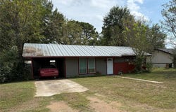 301 Lynch St, Smithville, TX 78957