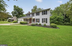11 RIVERVIEW Drive, EWING, NJ 08628