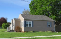 203 6th St SW, Hampton, IA 50441