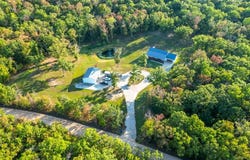 13940 INDUSTRY Road, Lebanon, MO 65536