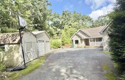 809 Maple Leaf Court, Lords Valley, PA 18428