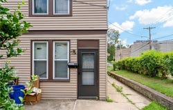 100 Wynoka St, Carrick, PA 15210