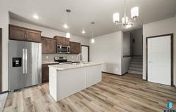 5537 E Brennan Dr, Sioux Falls, SD 57110