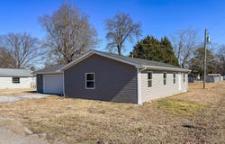 408 2nd, LaCenter, KY 42056