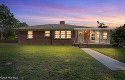 200 Madison Avenue, Hamlet, NC 28345