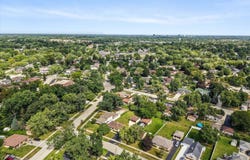 304 Crestwood Drive, Roselle, IL 60172
