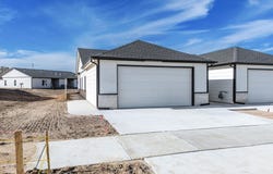 504 E Harper St, Valley Center, KS 67147-8948