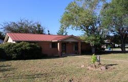 1204 W GOODWIN ST, Pleasanton, TX 78064