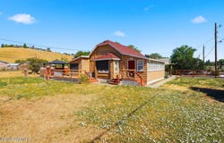 301 Pleasant Ave, Selah, WA 98942