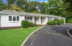 24 Blackfoot Trail, Shoreham, NY 11786