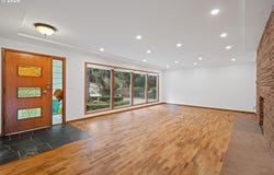 21525 SE OAK St, Gresham, OR 97030