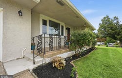 8 TWIST Drive, SOUTHAMPTON, PA 18966