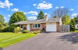 32 HOLLAND Drive, CHALFONT, PA 18914