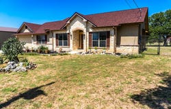 265 Firewheel Dr, Bandera, TX 78003