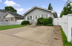 10 Marina Road, Island Park, NY 11558