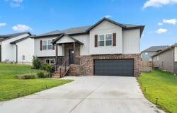 1106 S Strait Avenue, Ozark, MO 65721