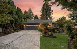 725 NW MAWRCREST Dr, Gresham, OR 97030
