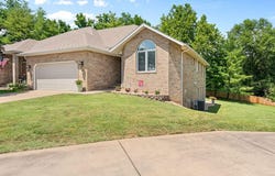 377 E Degraffenreid Street, Springfield, MO 65810