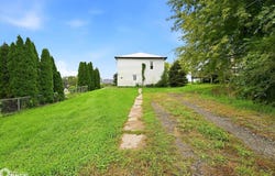 304 Main Place, Persia, IA 51563