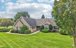 435 Nickelby Ct, Delafield, WI 53018