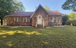 1102 School ST, Ozark, AR 72949
