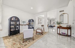 2340 E WAYLAND Drive, Phoenix, AZ 85040