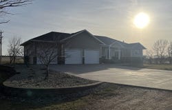 1103 S Dewald St, Freeman, SD 57029
