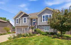 11500 E 207th Circle, Peculiar, MO 64078