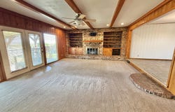 300 Thomas Blvd, Plainview, TX 79072