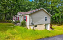 3124 Bluebird Drive, Bushkill, PA 18324