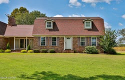 382 Lynn Point Rd, Greenfield, TN 38230