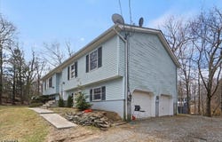 3 Cold Spring Dr, Vernon Twp., NJ 07422-1025