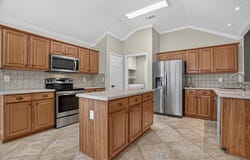 1004 Eden Street, Burleson, TX 76028