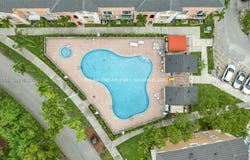 17820 NW 73rd Ave, Hialeah, FL 33015