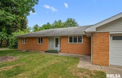 18 ELIZABETH Court, Elkhart, IL 62634