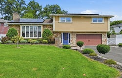 2 Peppermill Road, Roslyn, NY 11576