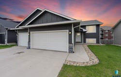 9013 W 24th St, Sioux Falls, SD 57106