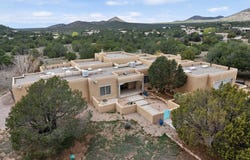 24 Calle Electra, Santa Fe, NM 87508