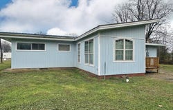 8346 Old Highway 50, Flora, IL 62839