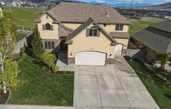 3926 E Barton Creek Dr, Eagle Mountain, UT 84005