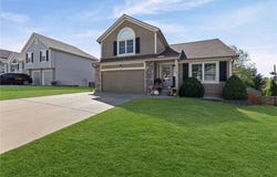 1113 Creekside Court, Raymore, MO 64083