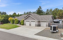 699 N MORRISON St, CoosBay, OR 97420